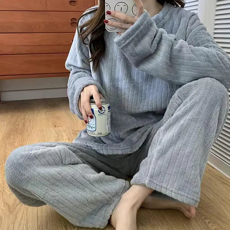 2023 Women's Coral Fleece Thick Pajama Set (2 Pieces)